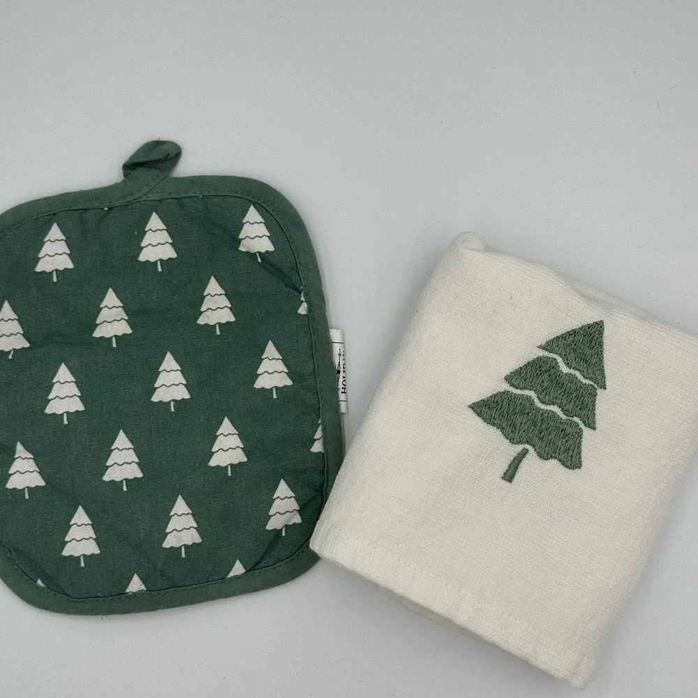 Holiday Time 2 Piece Green‎ & White Christmas Tree Pot Holder & Towel